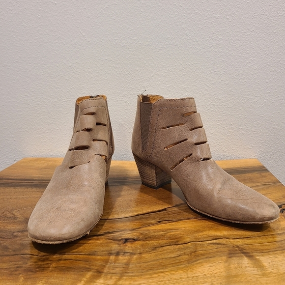Aquatalia Freida Cut Out Waterproof Booties - Picture 1 of 11